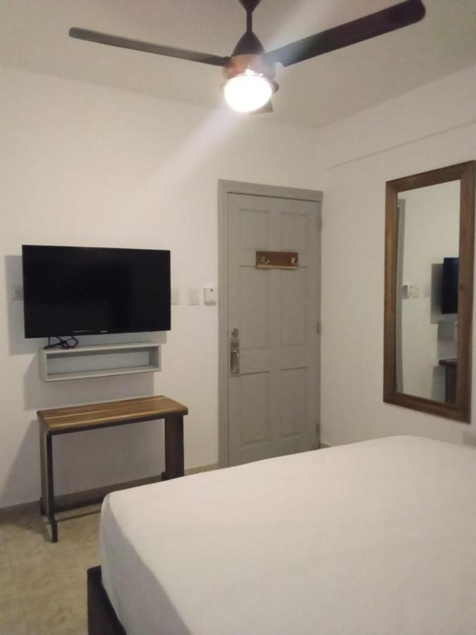 Hostal Marina Samana מראה חיצוני תמונה