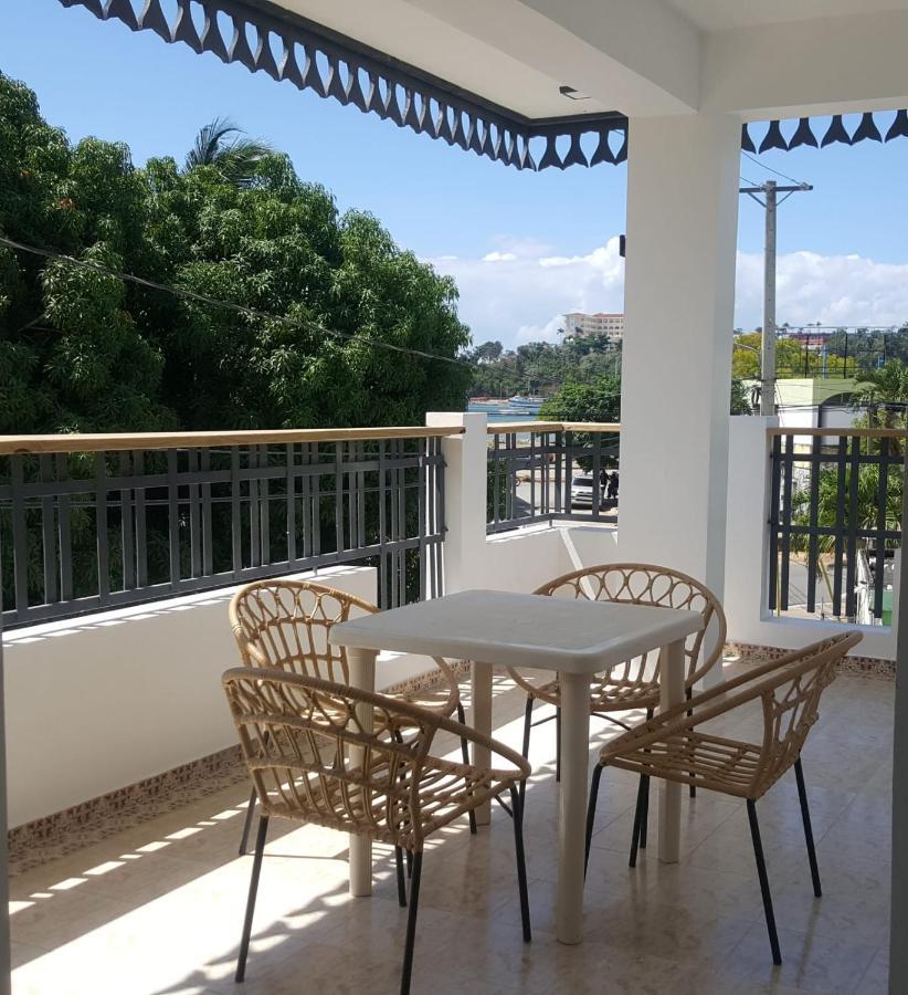 Hostal Marina Samana מראה חיצוני תמונה