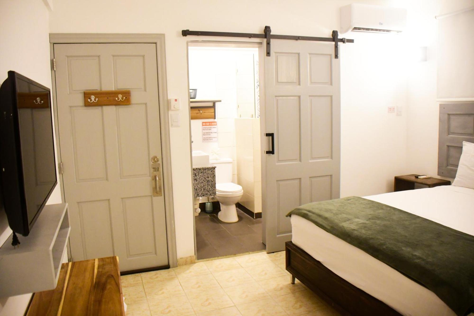 Hostal Marina Samana מראה חיצוני תמונה