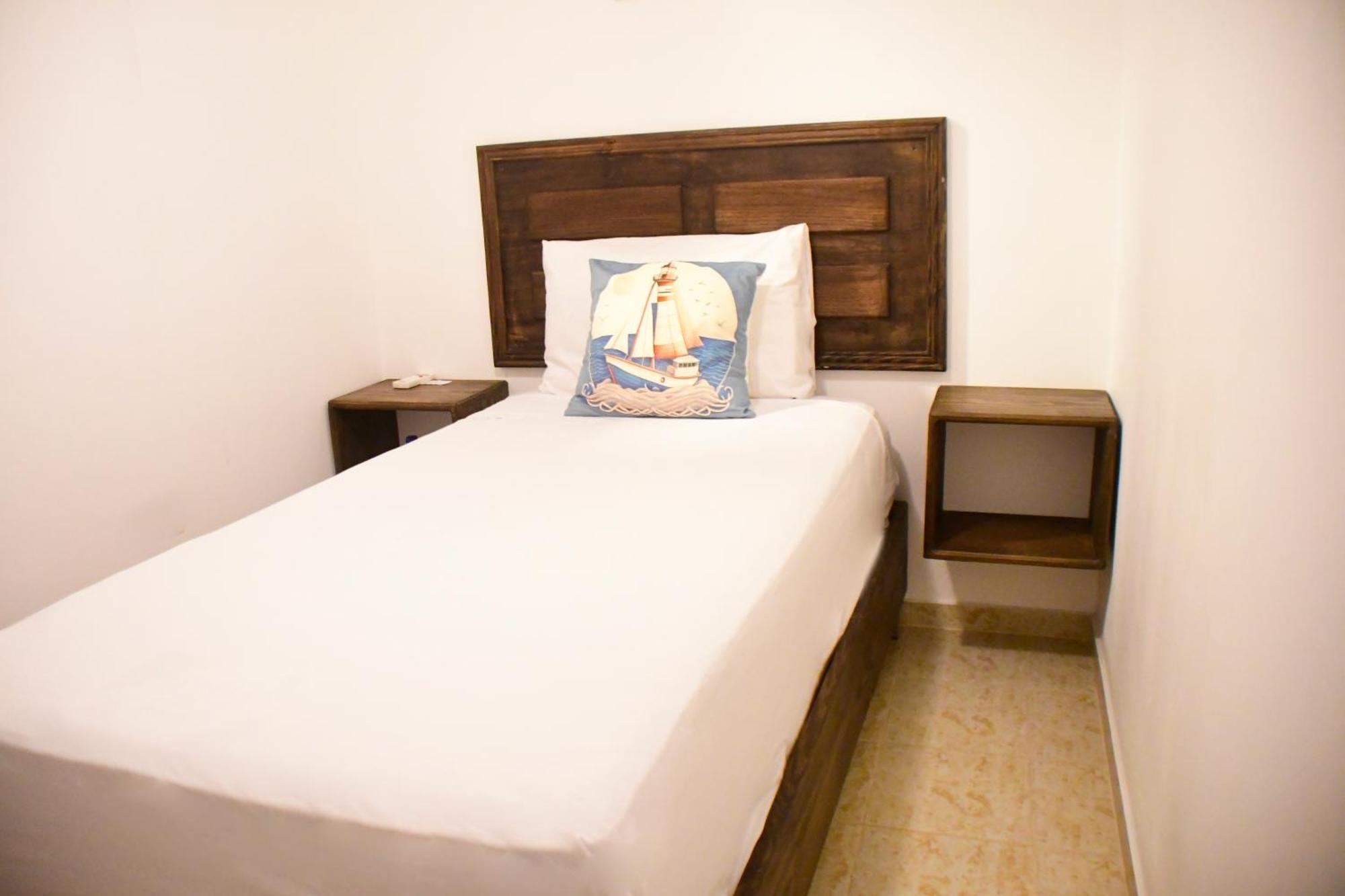 Hostal Marina Samana מראה חיצוני תמונה