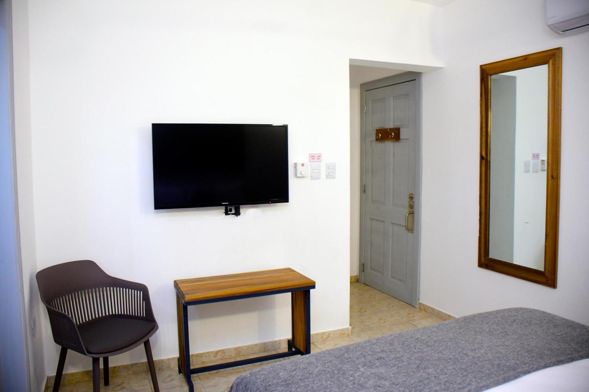 Hostal Marina Samana מראה חיצוני תמונה