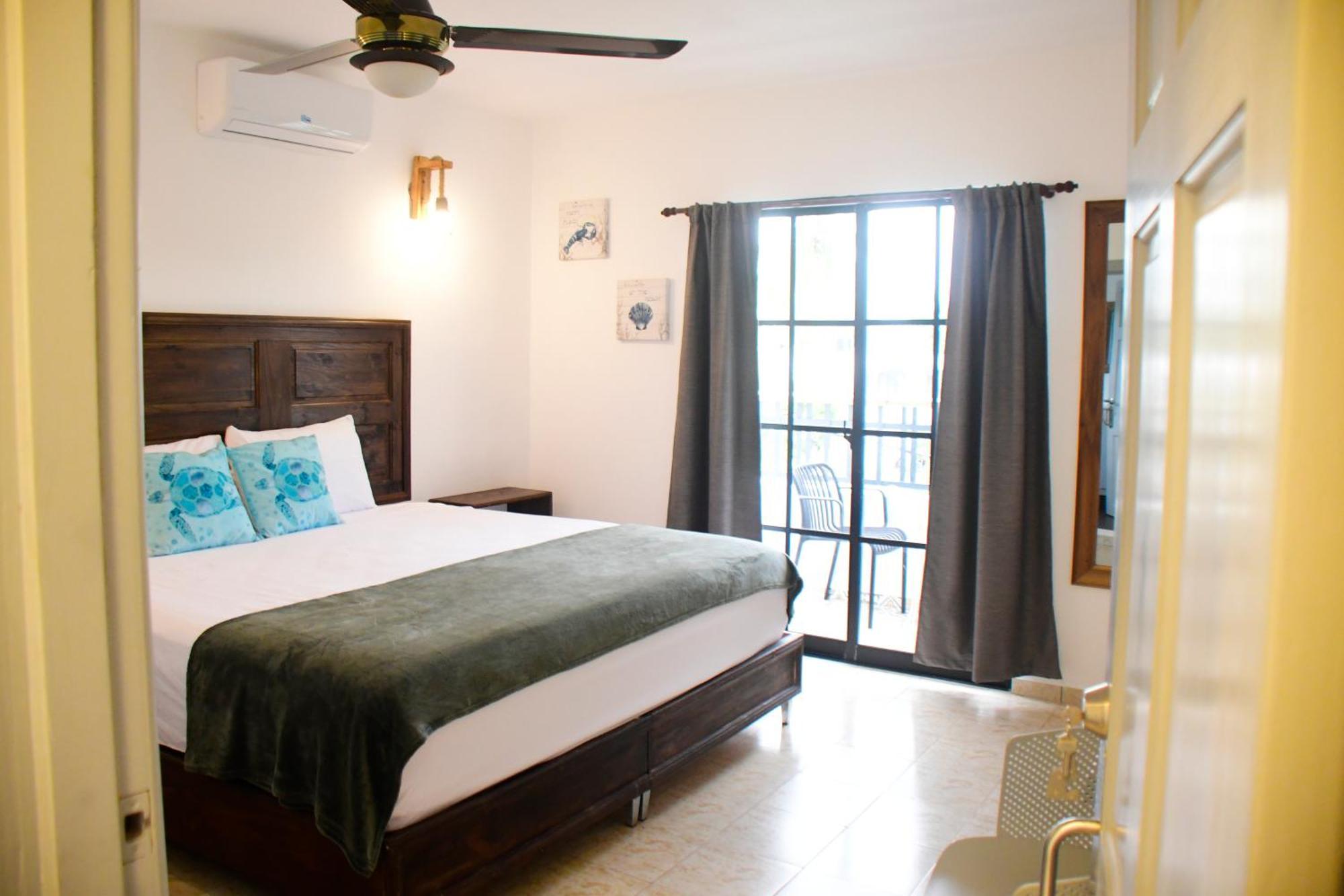Hostal Marina Samana מראה חיצוני תמונה
