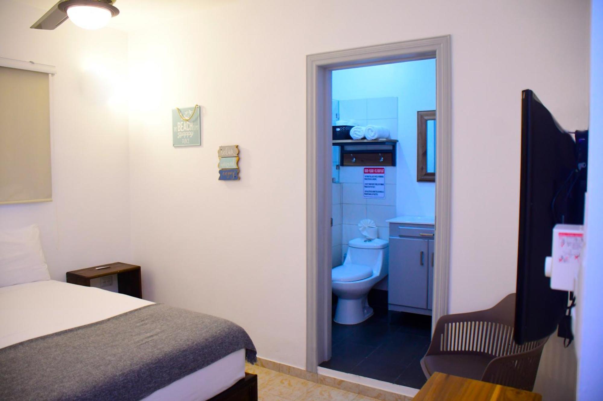 Hostal Marina Samana מראה חיצוני תמונה