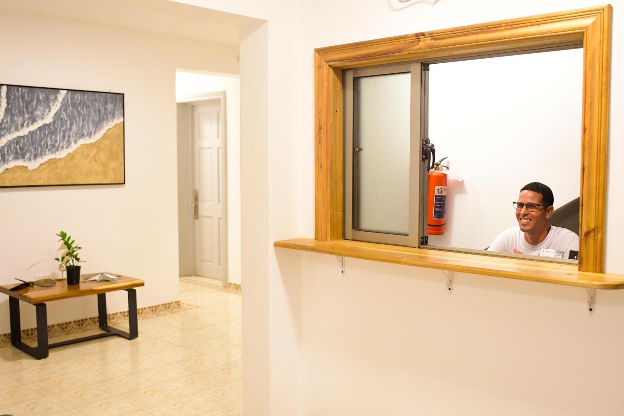 Hostal Marina Samana מראה חיצוני תמונה