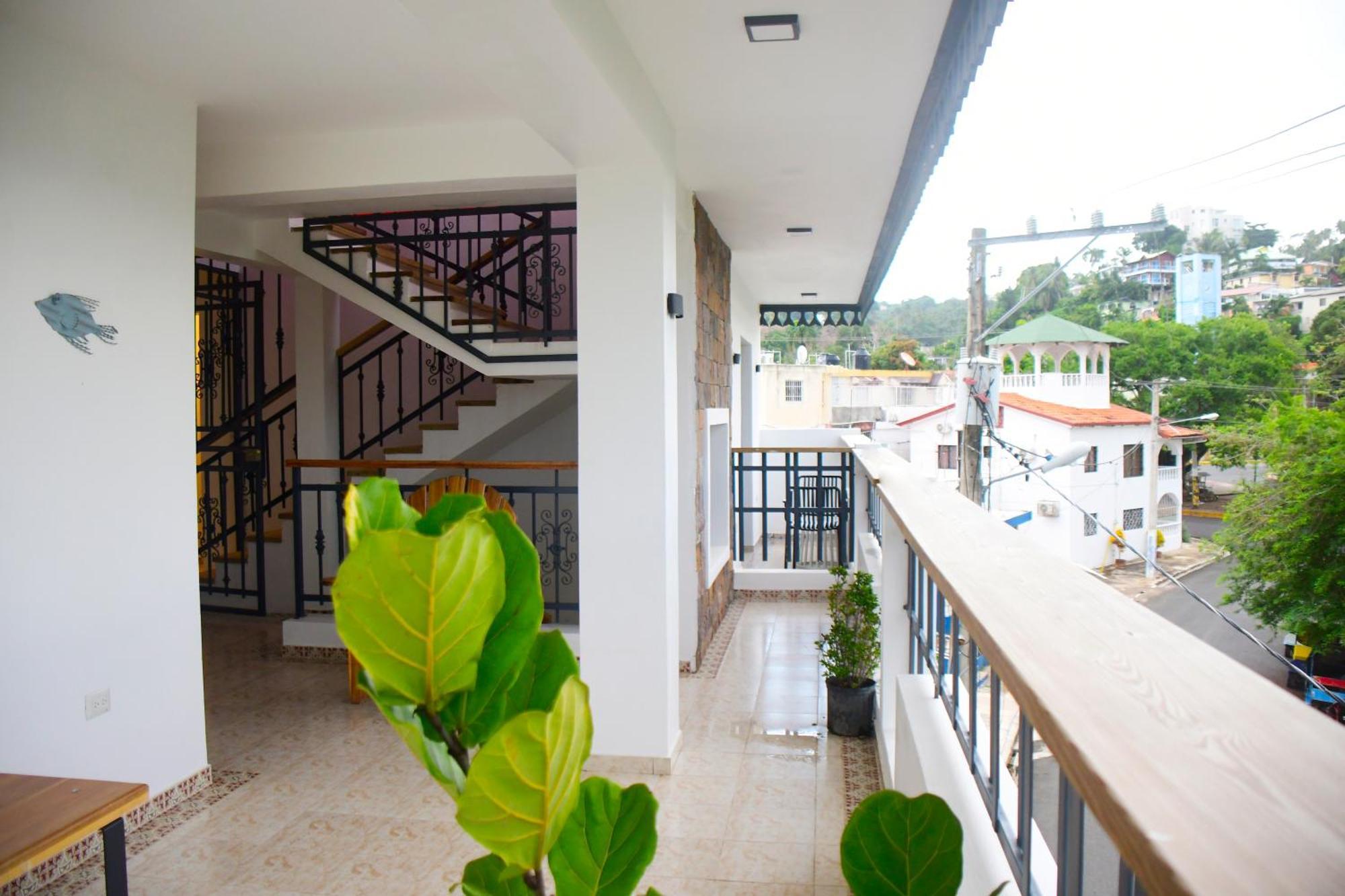Hostal Marina Samana מראה חיצוני תמונה