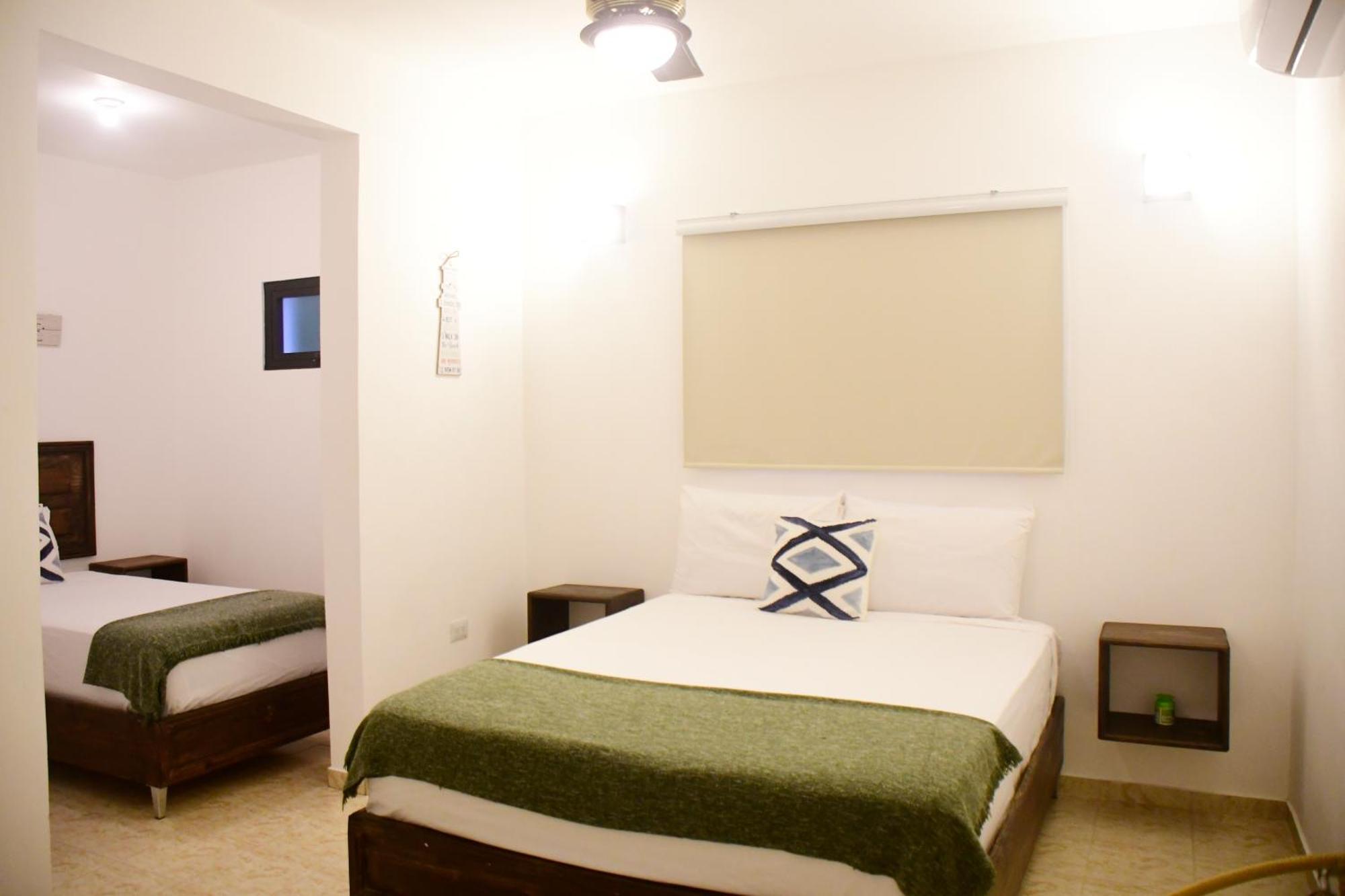 Hostal Marina Samana מראה חיצוני תמונה